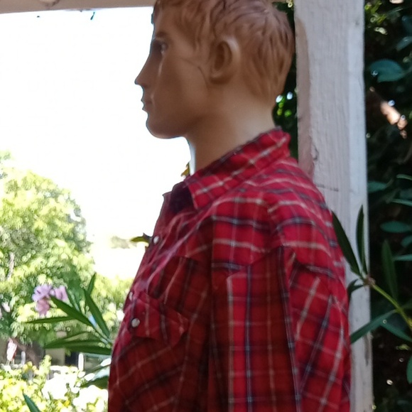 Wrangler Wrancher red plaid button up Men's Vintage shirt. - Picture 5 of 7